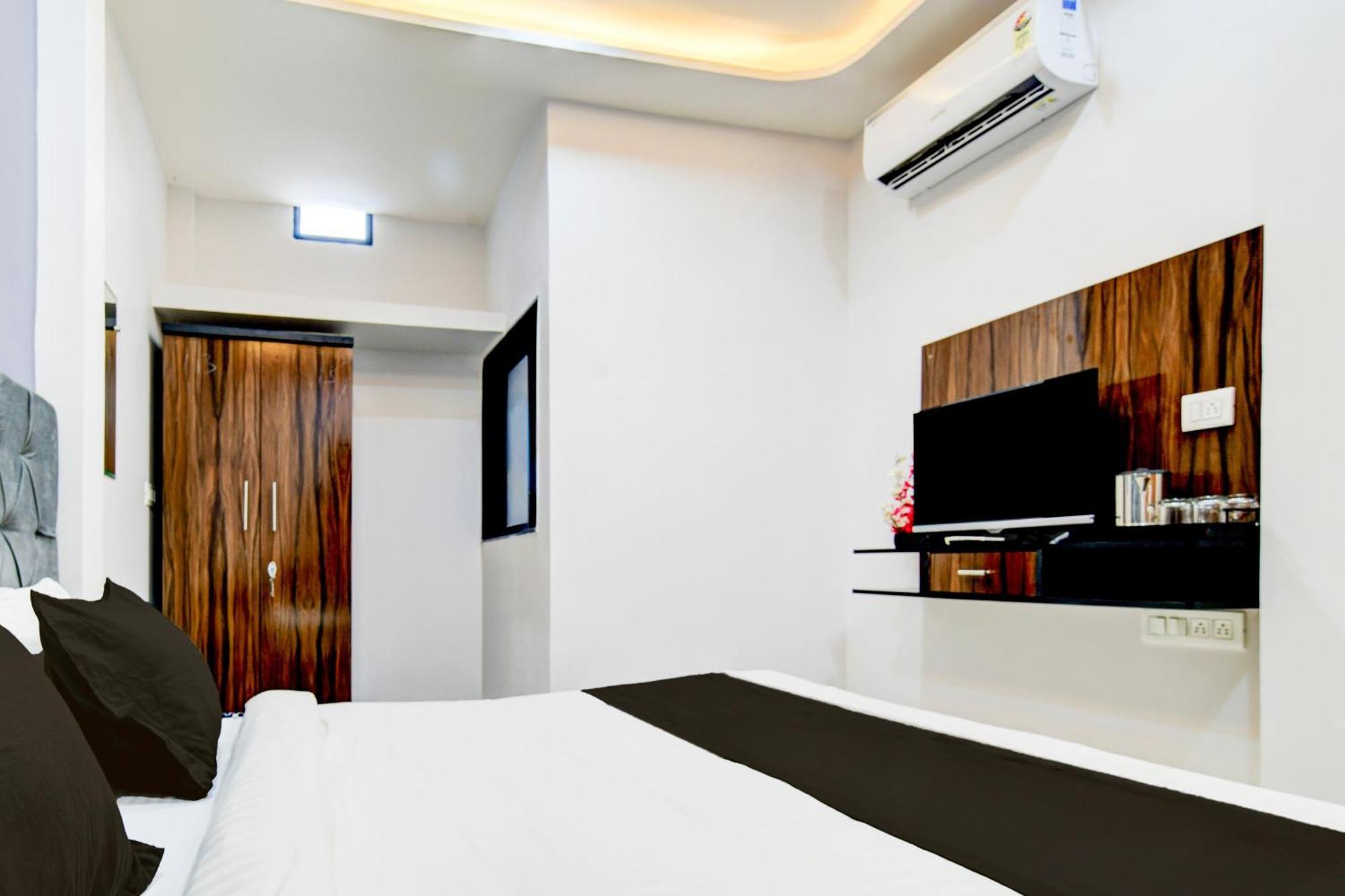 Super Hotel O D.V Near Medanta Hospital 인도르 외부 사진