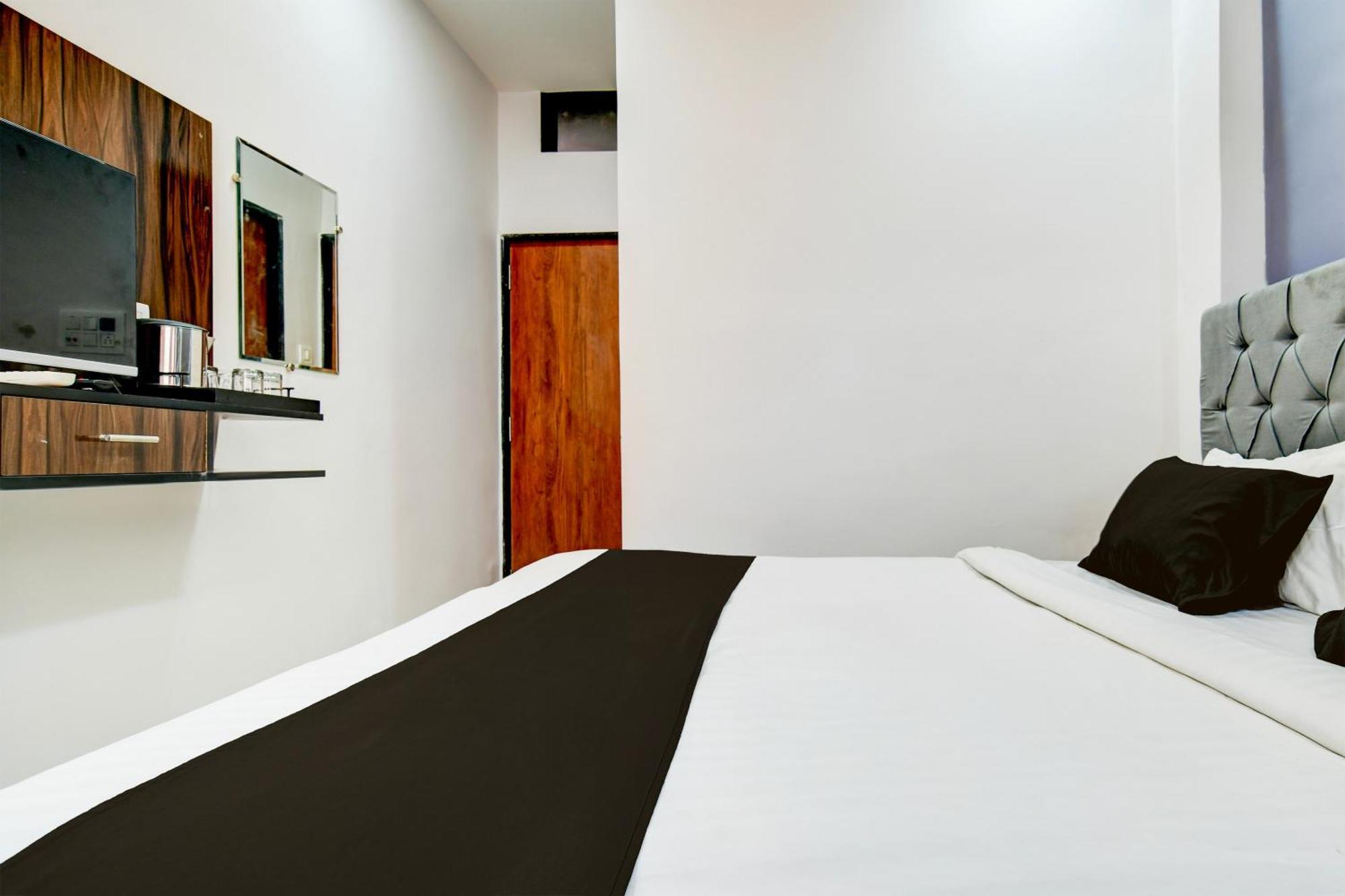 Super Hotel O D.V Near Medanta Hospital 인도르 외부 사진